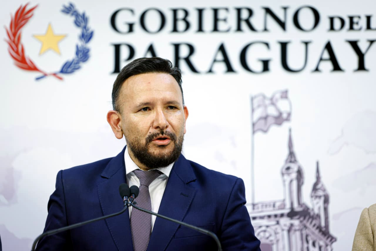 Presidente de la República nombra al Dr. Derlis León como nuevo Presidente del Instituto de Previsión Social 