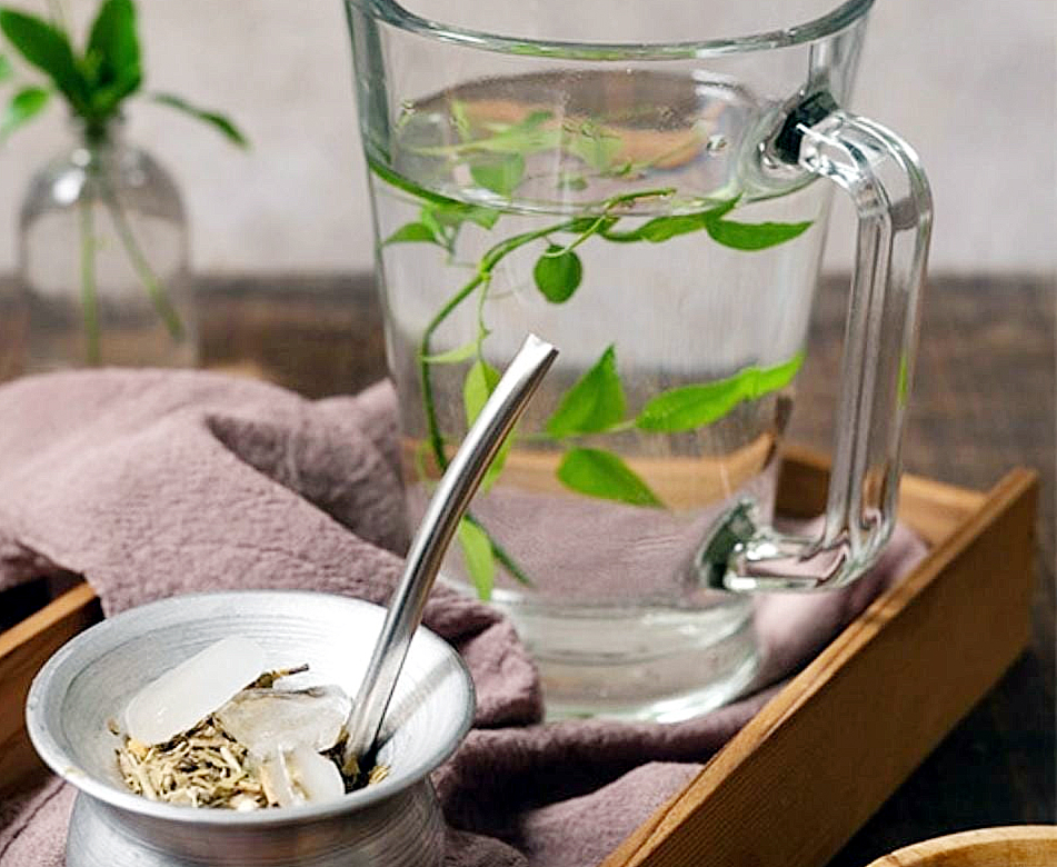 Con nuestra costumbre muy arraigada de mate y tereré ¿Qué cantidad exacta de agua hay que beber al día?