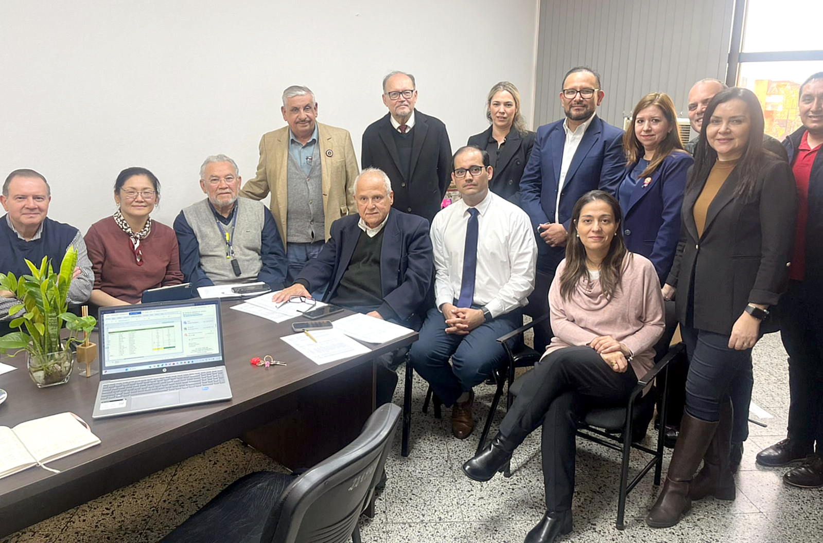 IPS impulsa revisión externa para transparentar millonaria licitación de medicamentos de alto costo con stock crítico