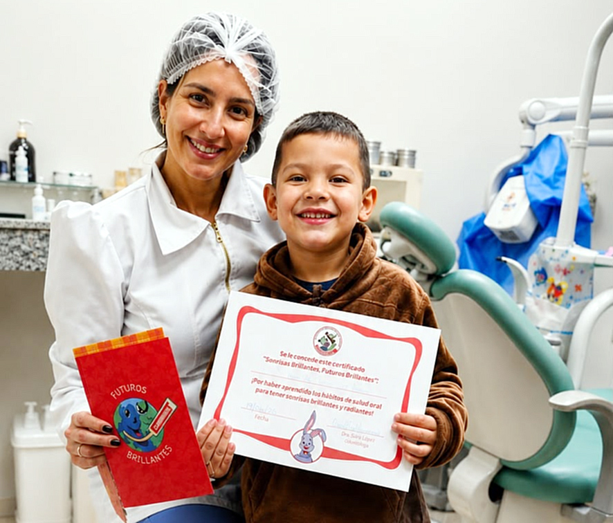 “Sonrisas brillantes, futuros brillantes”: Unidad Sanitaria Caaguazú entrega certificados de alta odontológica a pacientes pediátricos