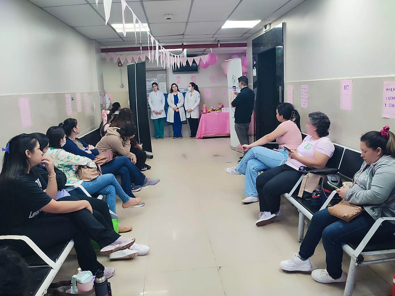 “Tocar, Cuidar, Prevenir”: Promueven la detección temprana del cáncer de mama en el Hospital Central