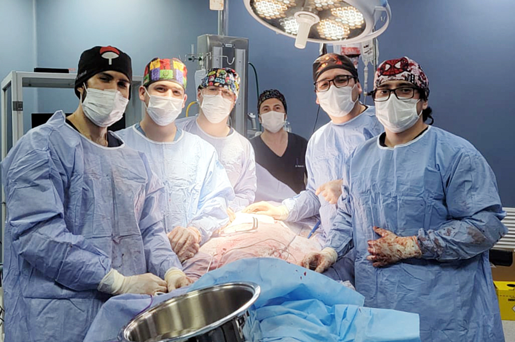 Cirujanos del Hospital Ingavi extirpan tumor benigno hepÃ¡tico gigante de 12 cm y 1,8 kg