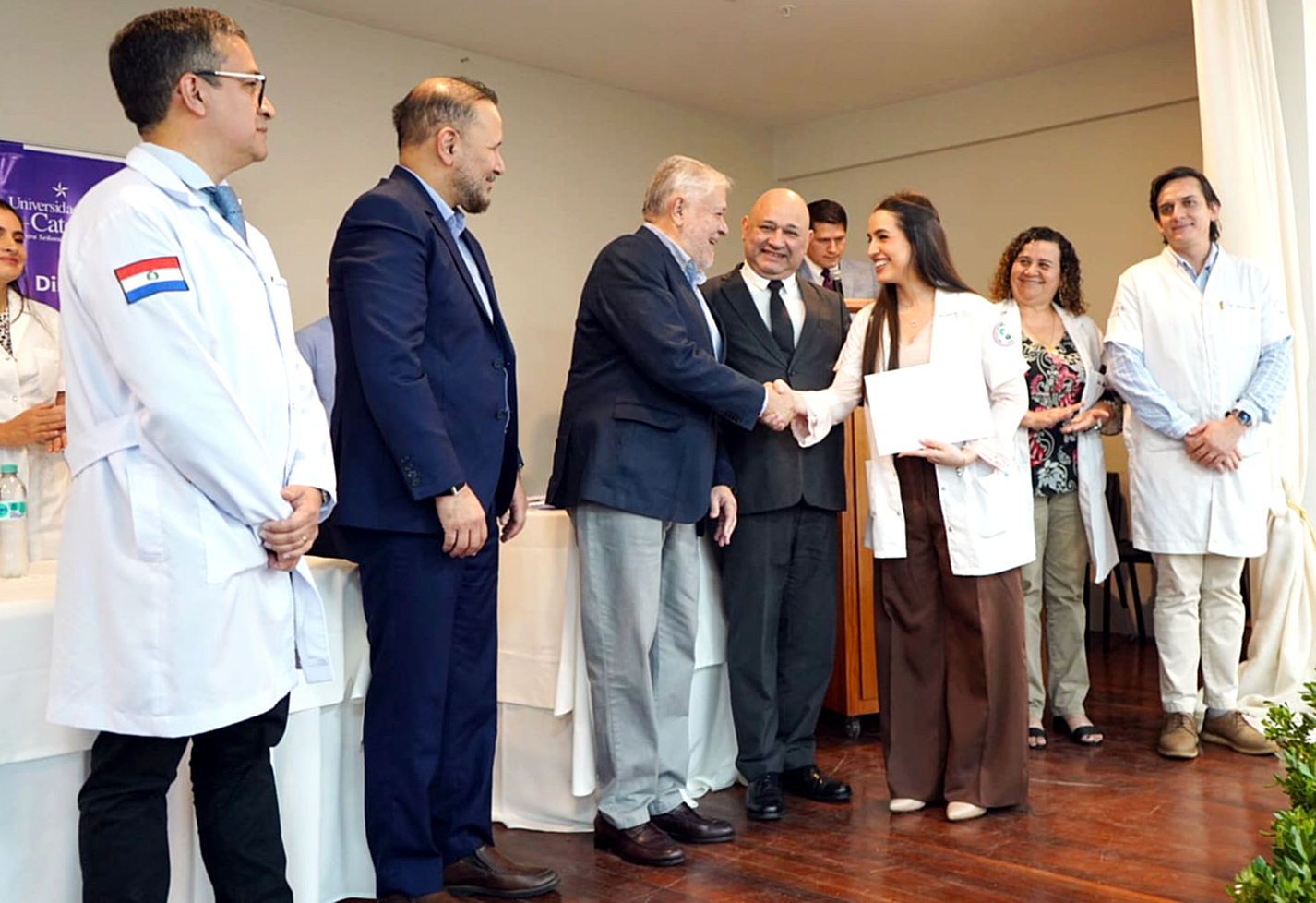 “Médicos especialistas como agentes de cambio y líderes para el todo el país”