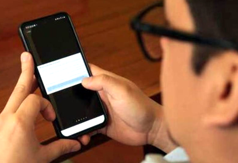 Oftalmóloga recomienda la regla 20-20-20 para proteger tus ojos del daño digital