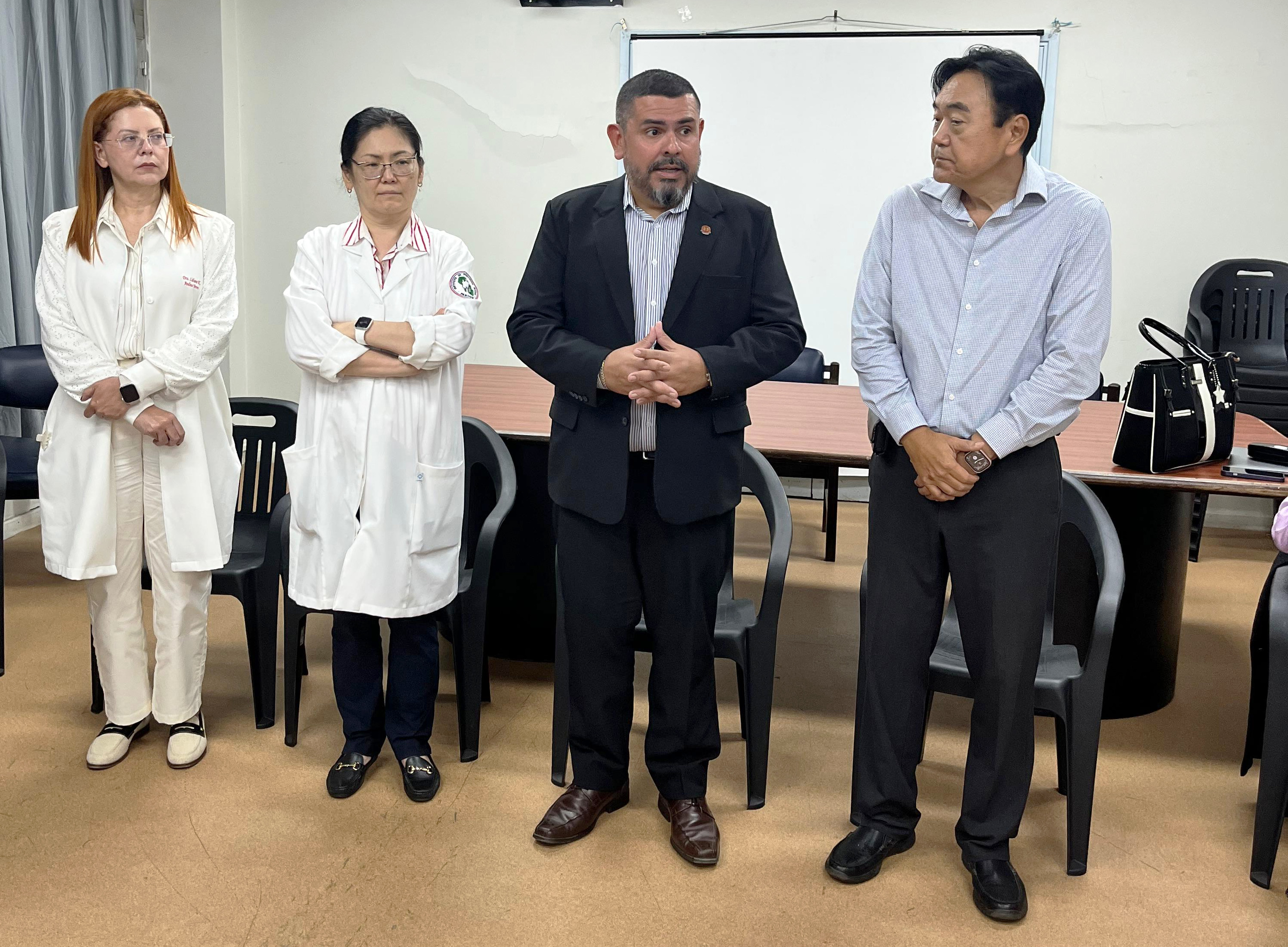 IPS recibió la visita de una misión internacional para la evaluación del control del cáncer en Paraguay