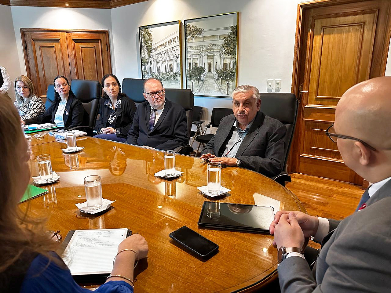Autoridades del IPS y MEF analizan estrategias para fortalecer el presupuesto institucional
