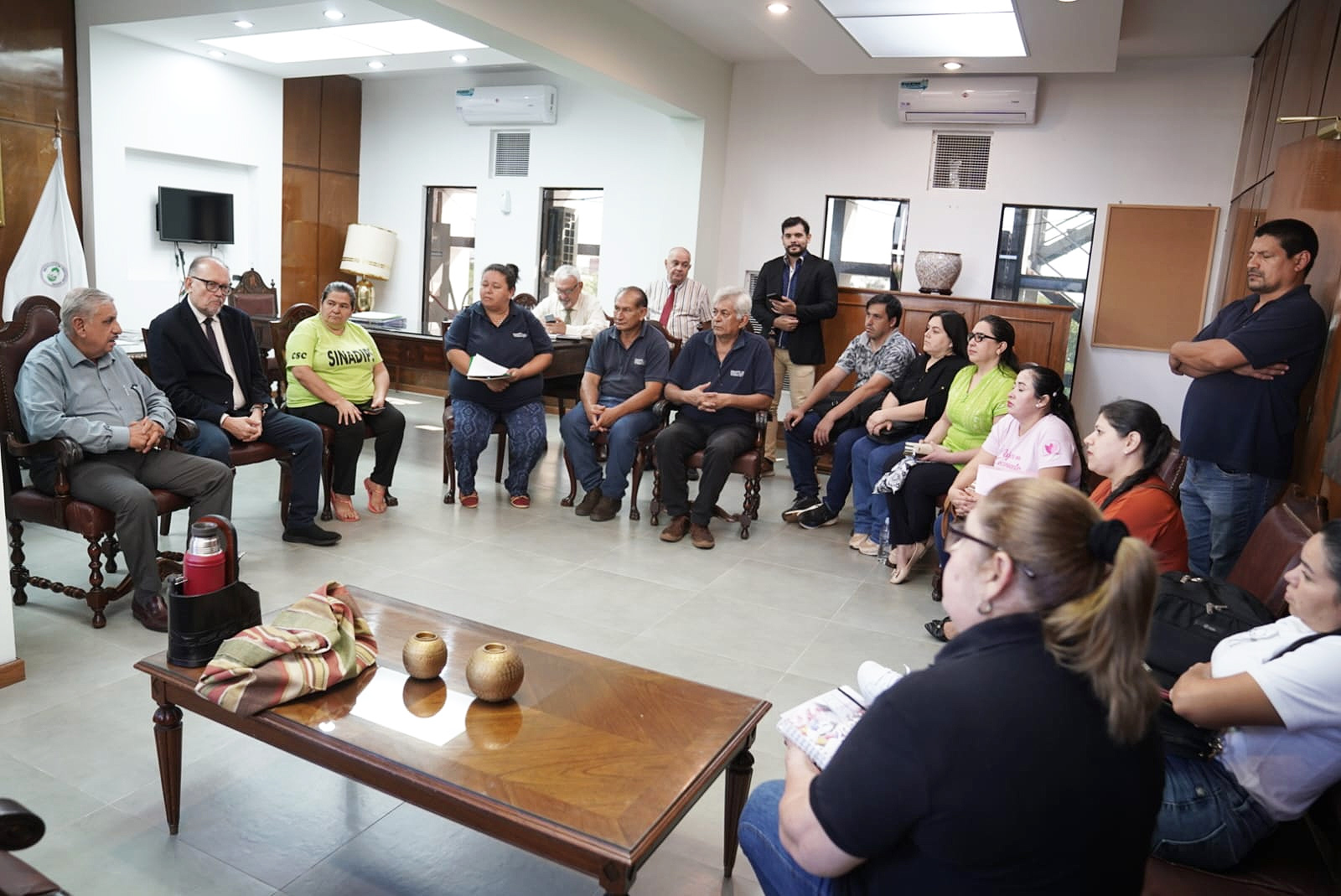 Presidente del IPS escucha inquietudes de gremio sindical