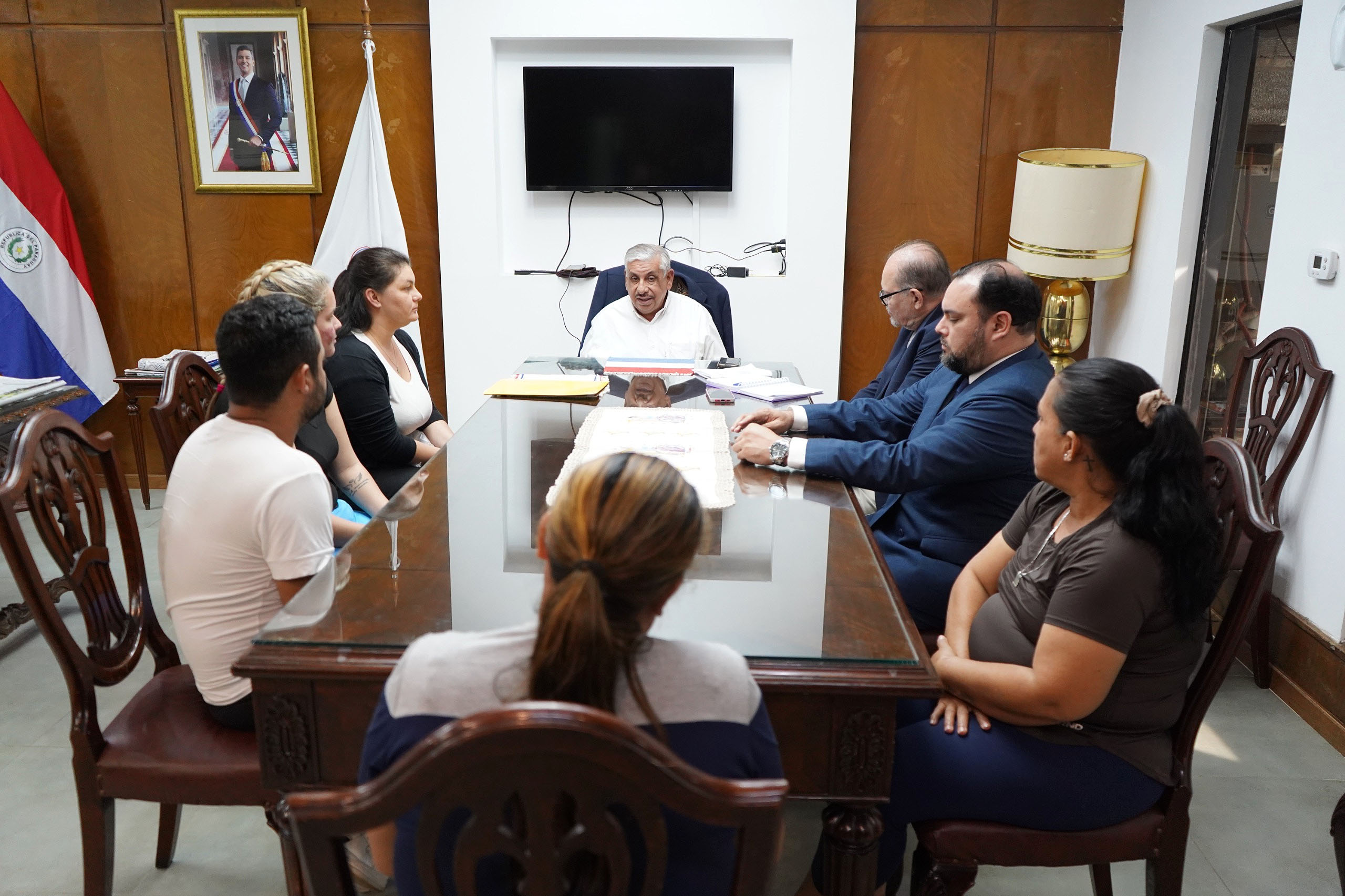 Presidente del IPS recibió a trabajadoras de limpieza y gestionará intervención ante denuncia de presuntos despidos injustificados