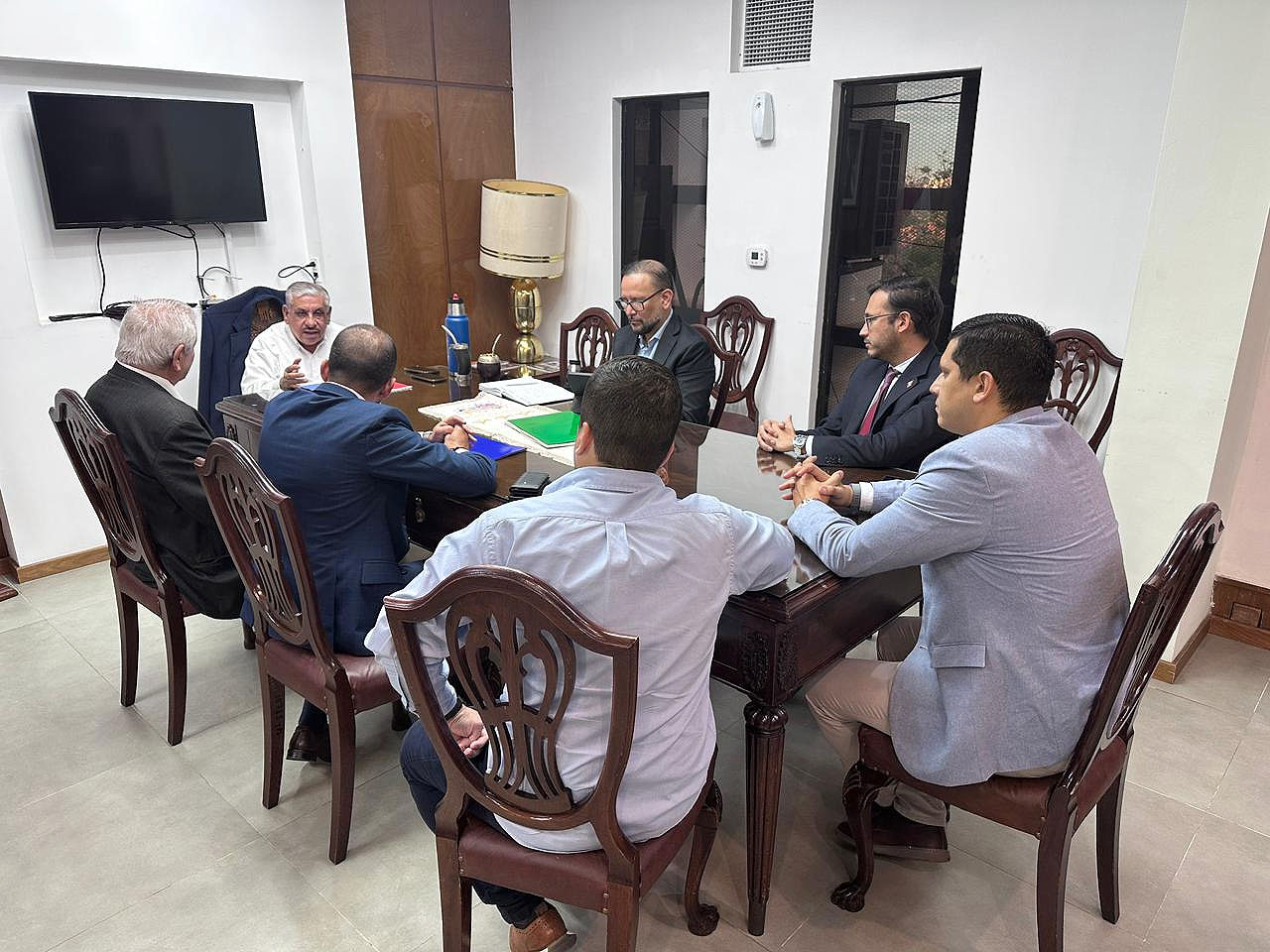 IPS analiza alianza para fortalecer la formación en cirugía robótica