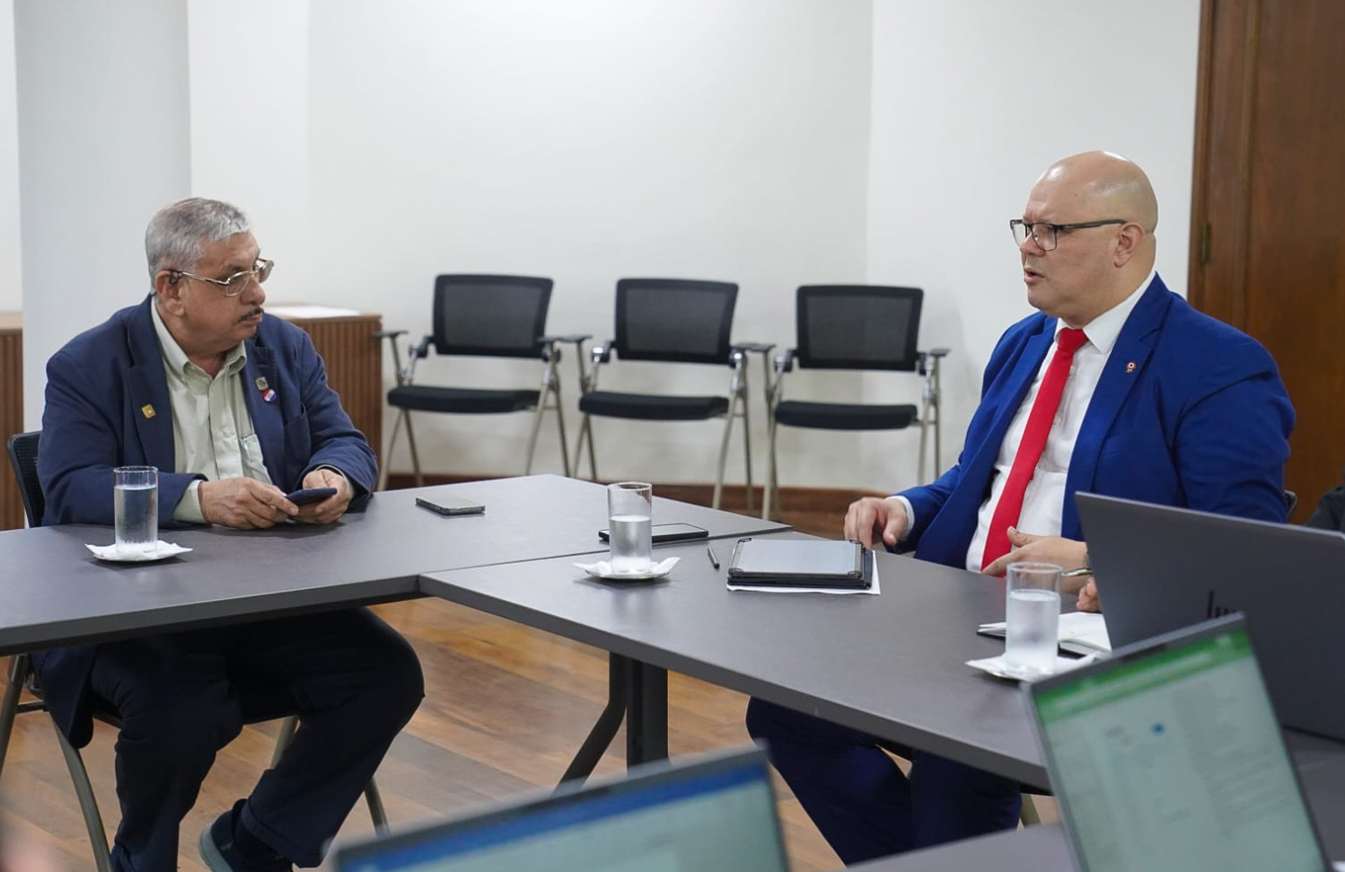 IPS y Ministerio de EconomÃ­a coordinan mecanismos para fortalecer los servicios y avanzar en reivindicaciones para funcionarios