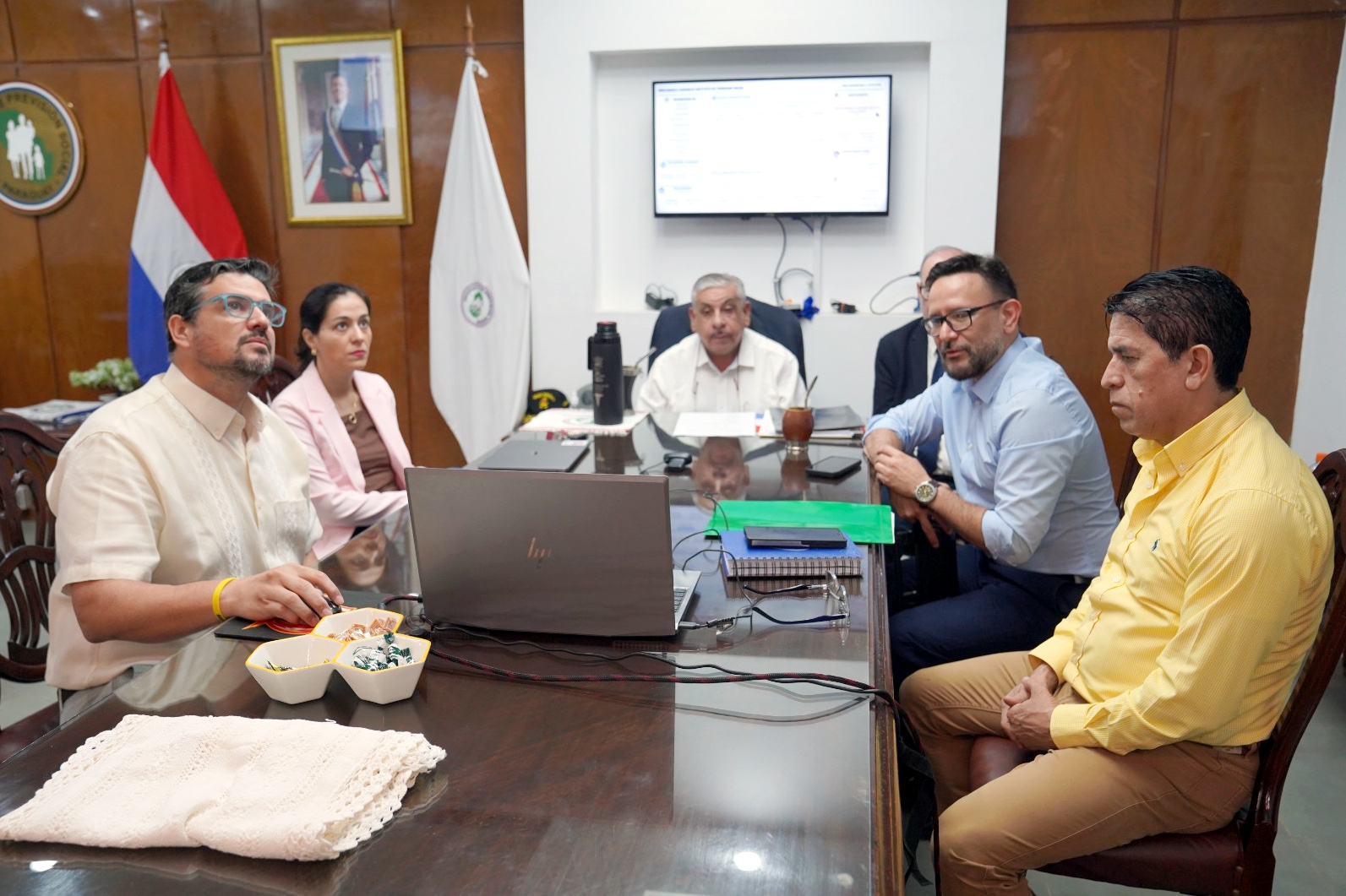 IPS anuncia nuevas medidas para mejorar las condiciones laborales y salariales del personal de blanco