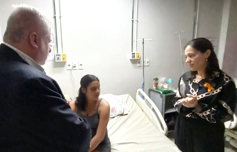 Autoridades médicas de la previsional visitan a madre y su recién nacido