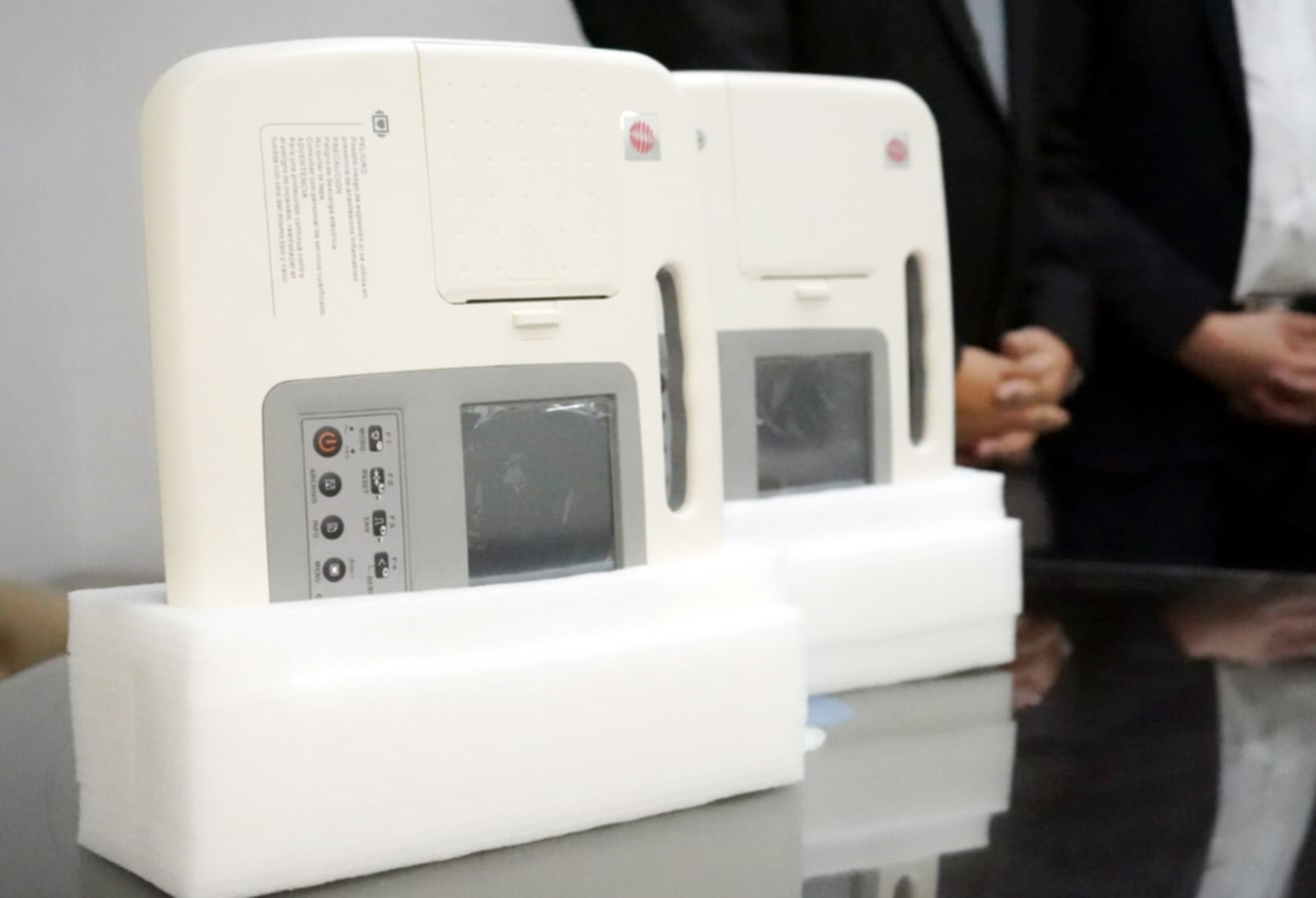 IPS fortalece el Servicio de Urgencias de Ingavi con nuevos equipos de electrocardiografía